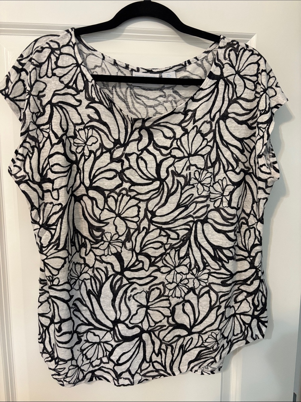 Women's Linen Black & White Floral Knit Top